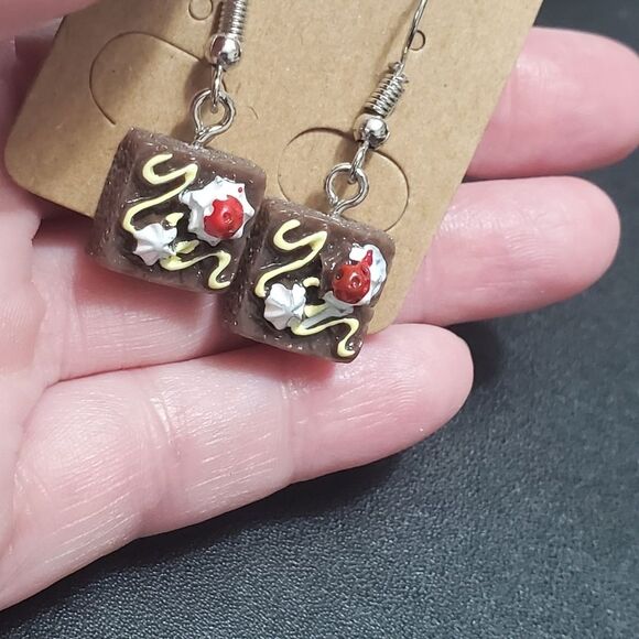 *Sale* Silver tone square brownie earrings - Picture 2 of 7